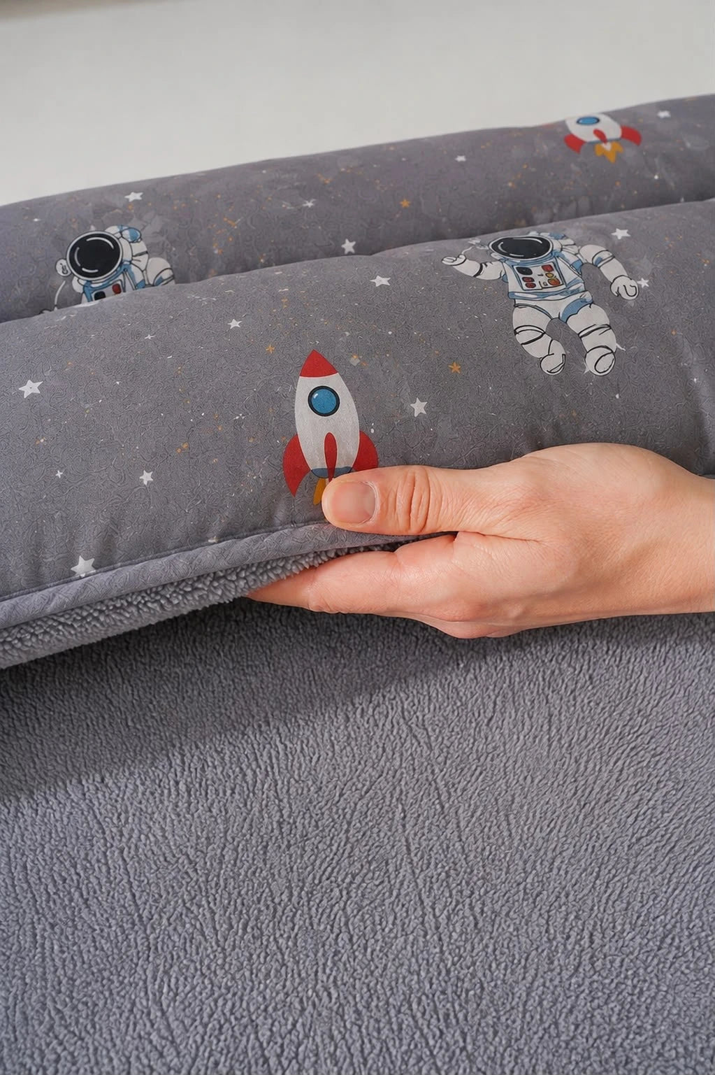 TEK KİŞİLİK 4 PARÇA WELSOFT UYKU SETİ POLARLI / ASTRONOT GRİ TK